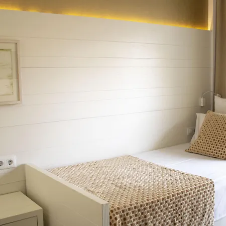 Illa D'or & Club Apts 4* Sup ホテル ポルト・ダ・ポリェンサ